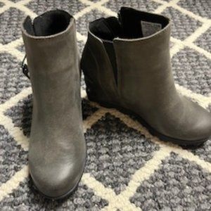 Sorel Wedge Boots (Gray)